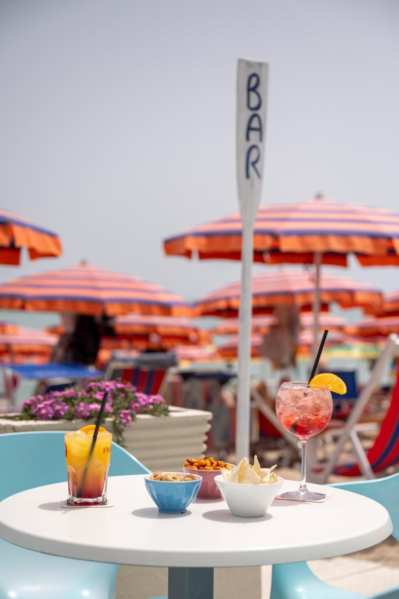 Hotel Kon Tiki Нумана Екстериор снимка