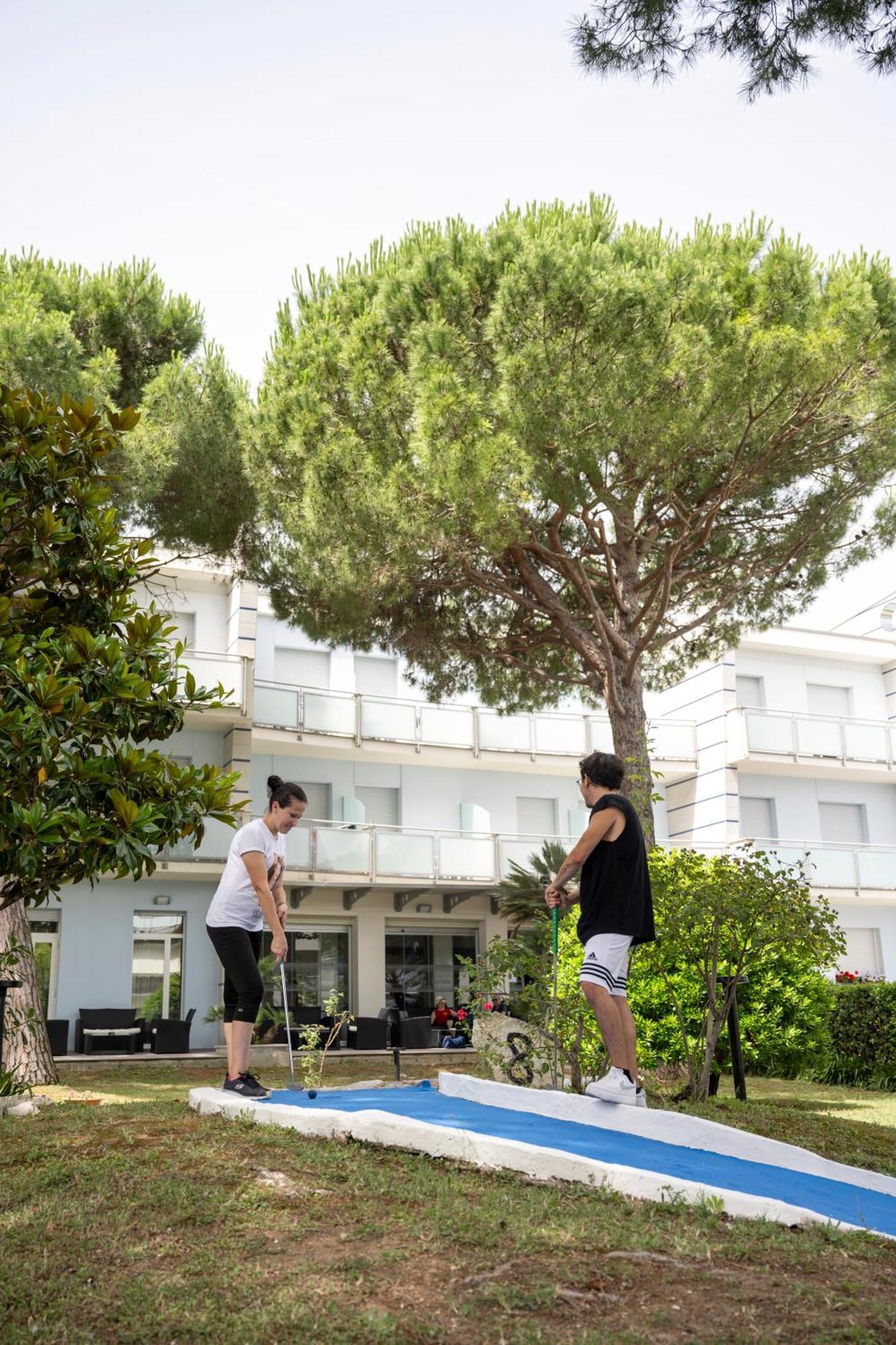 Hotel Kon Tiki Нумана Екстериор снимка