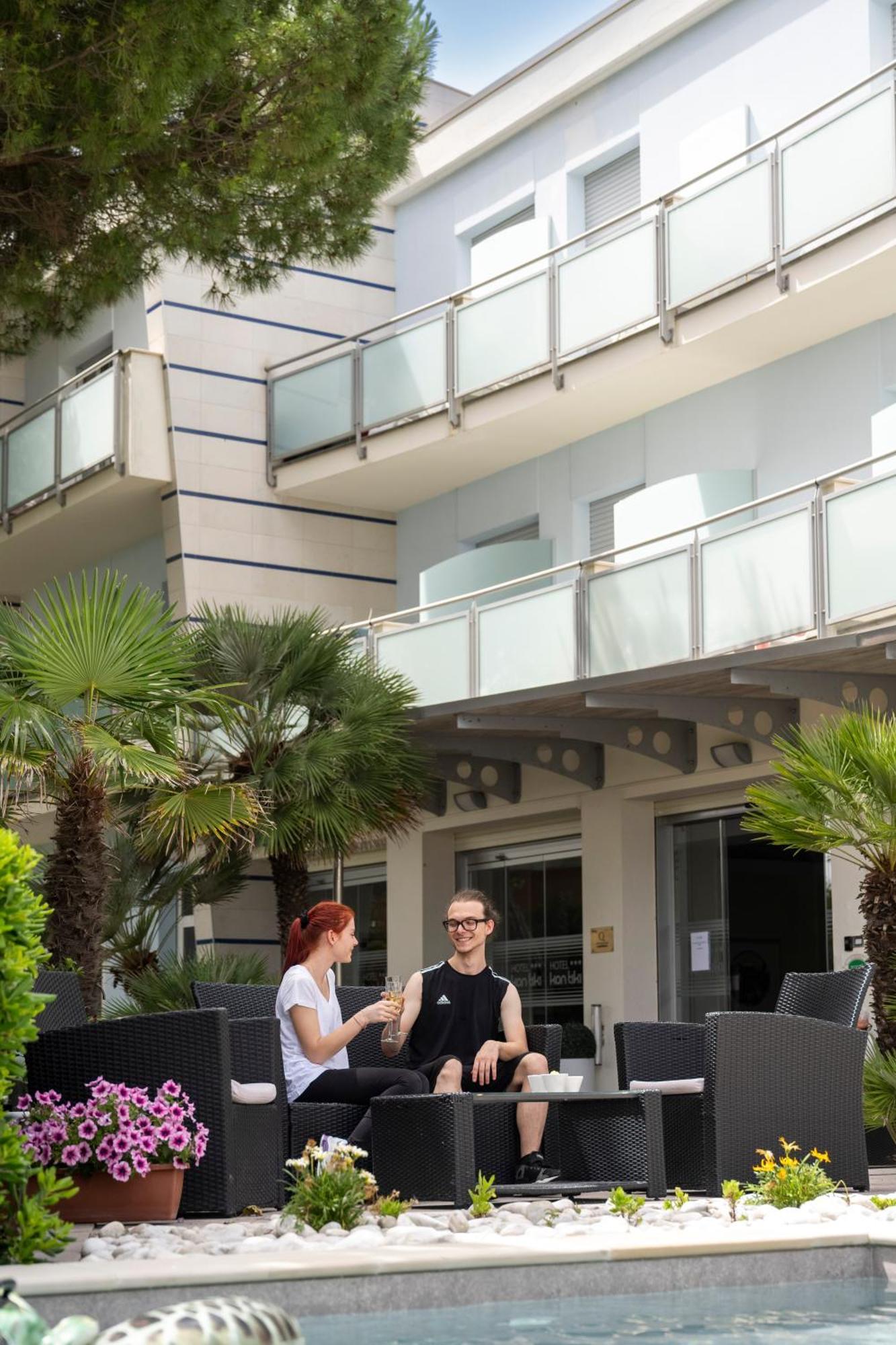Hotel Kon Tiki Нумана Екстериор снимка